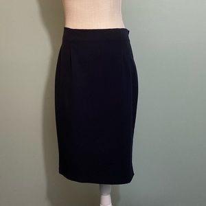 Larry Levine
10 Blue Pencil Skirt
Side zipper